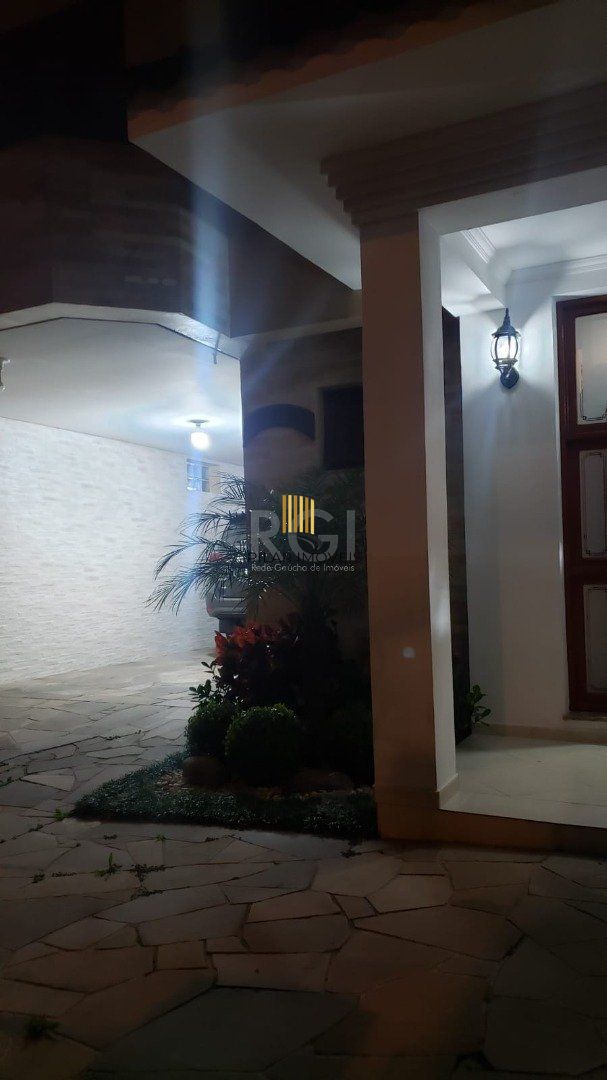 Casa para Venda - 293.76m², 3 dormitórios, sendo 1 suites, 6 vagas - Guarujá