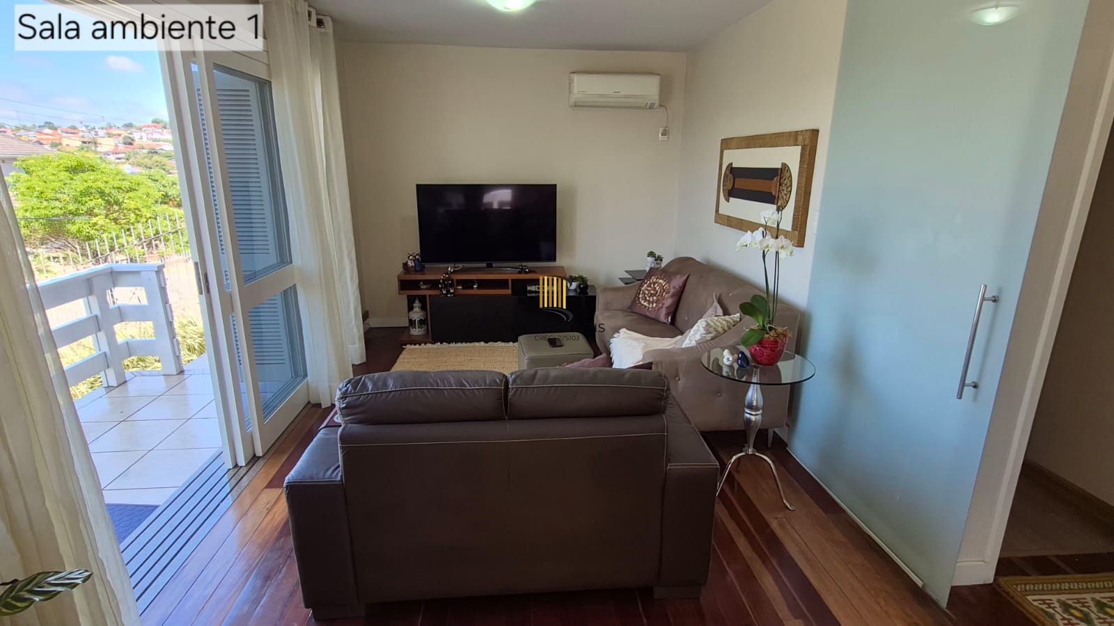 Excelente casa de 4 dormitórios, 1 suíte e 2 vagas em Novo Hamburgo.