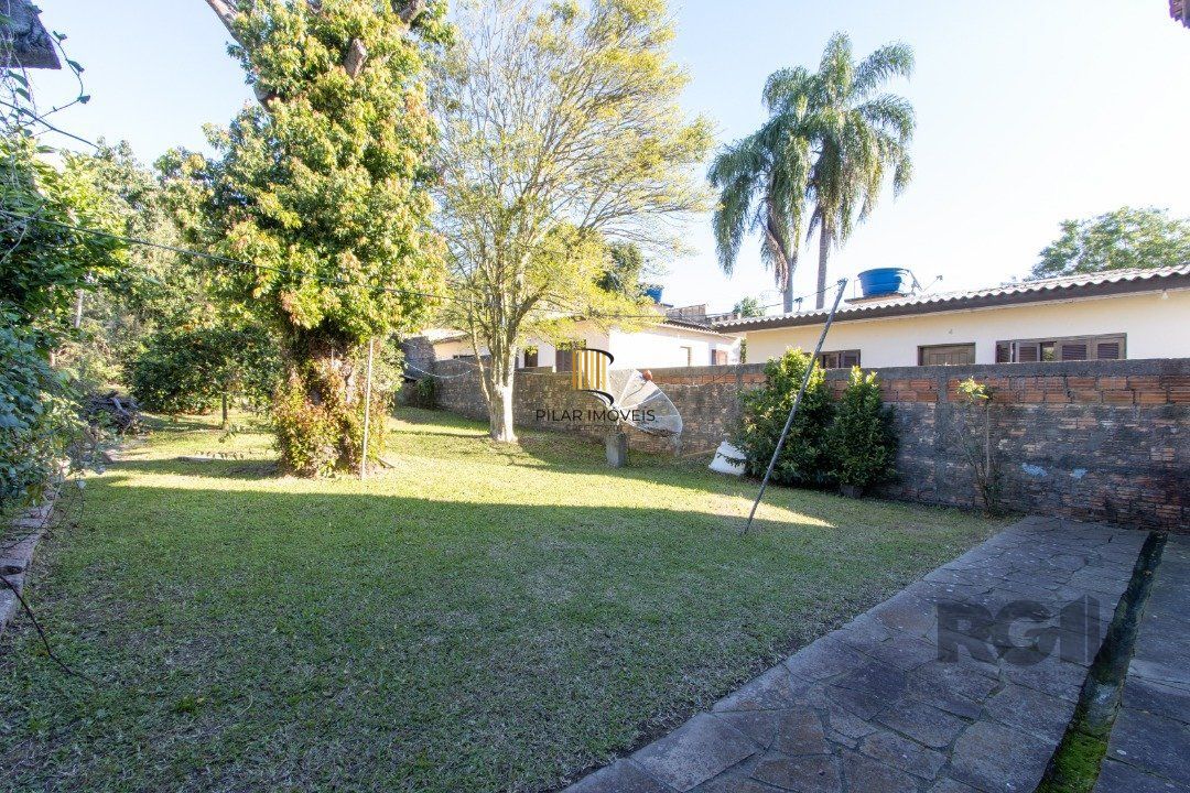 Casa para Venda - 300m², 3 dormitórios, sendo 1 suites, 4 vagas - Tristeza