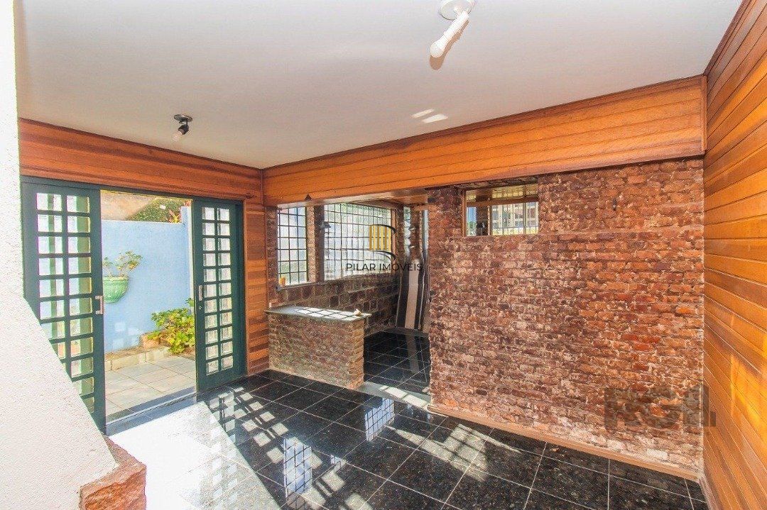 Casa, 200m², 3 dormitórios, bairro Cristal