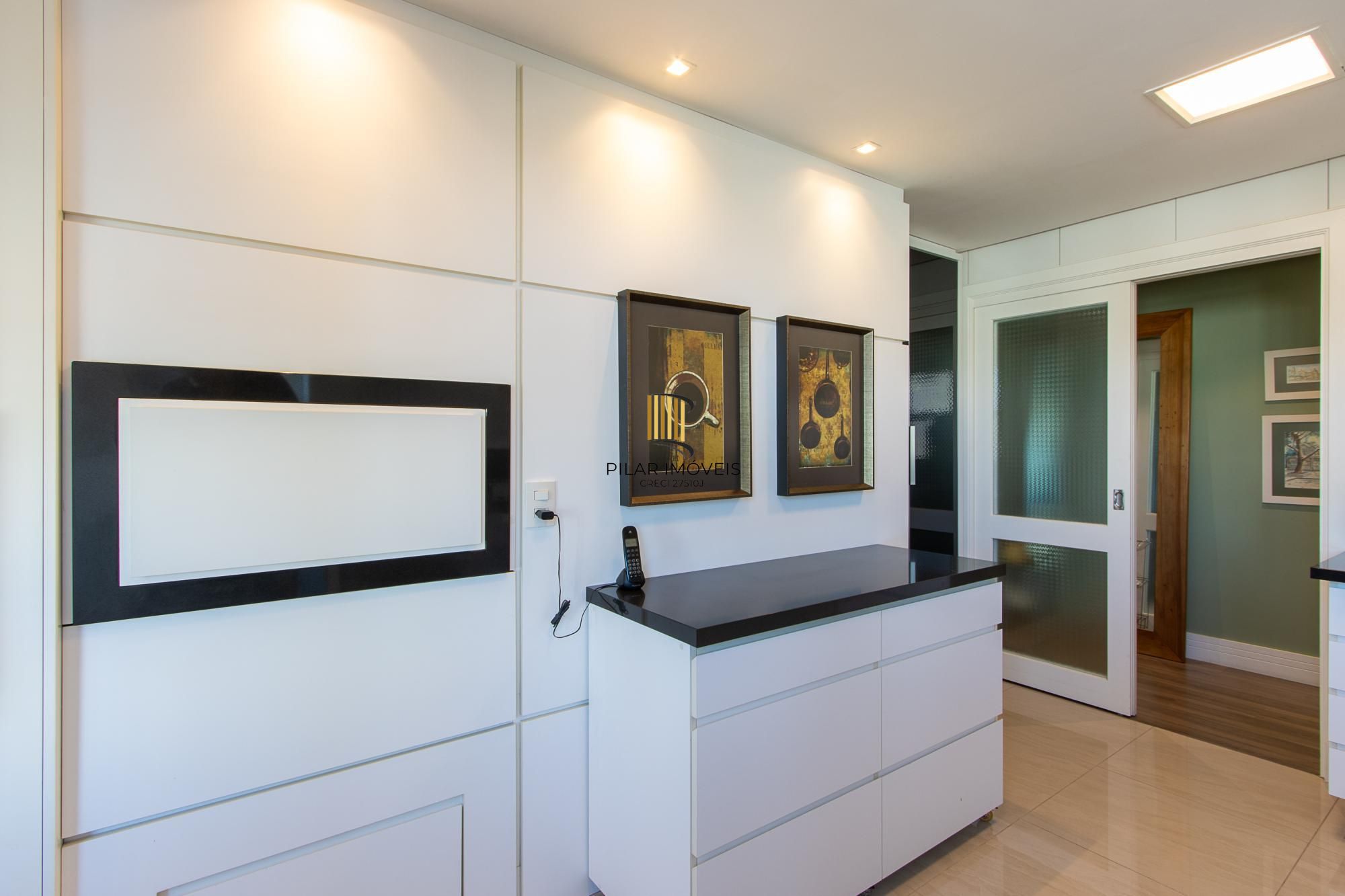 Excelente apartamento de 3 dormitórios, 1 suíte e 2 vagas no bairro Tristeza.