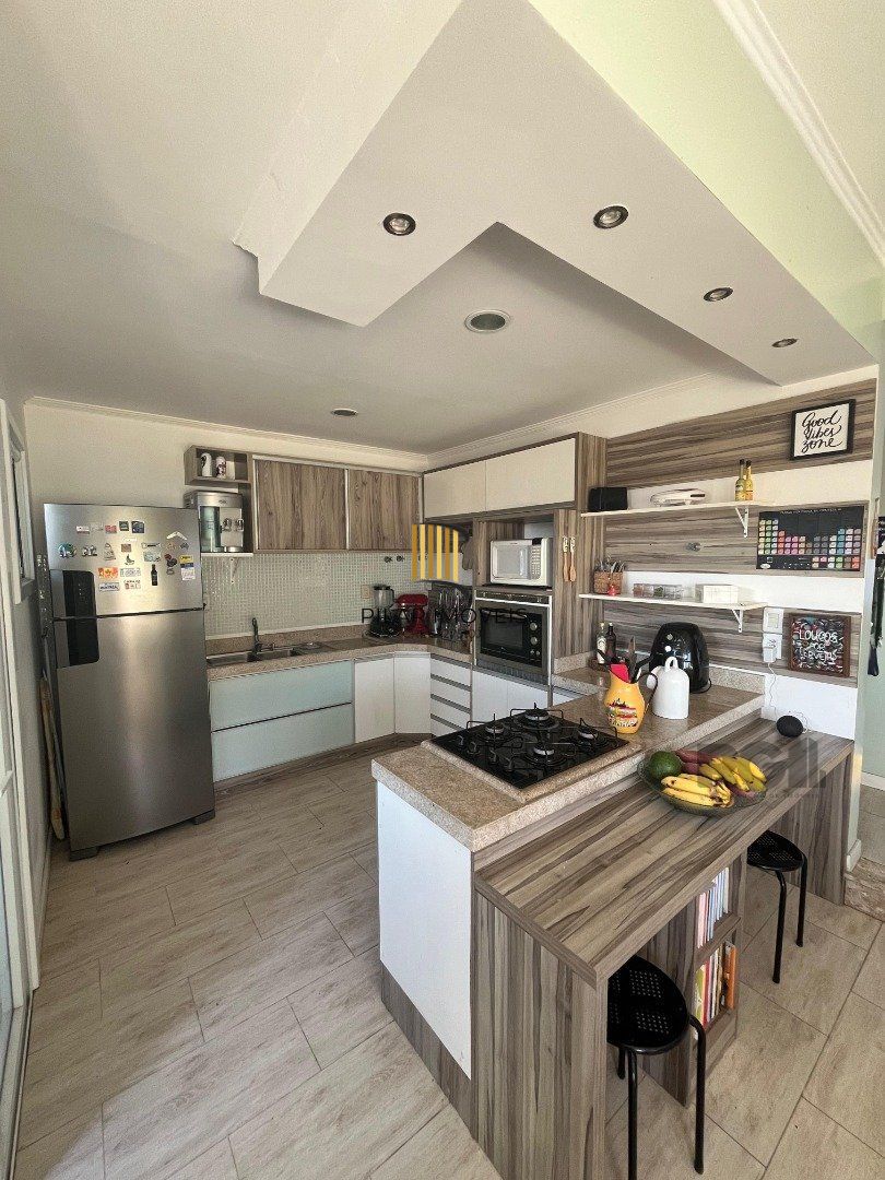 Sobrado com vista para o Rio,  3 quartos, suite, pátio - Guarujá