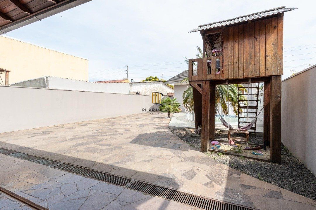 Casa para Venda - 213m², 2 dormitórios, sendo 1 suites, 2 vagas - Hípica