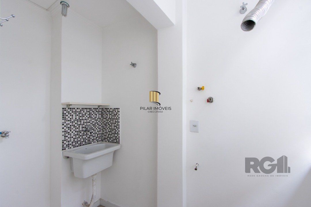 Apartamento reformado,  2 quartos, elevador - Centro Histórico