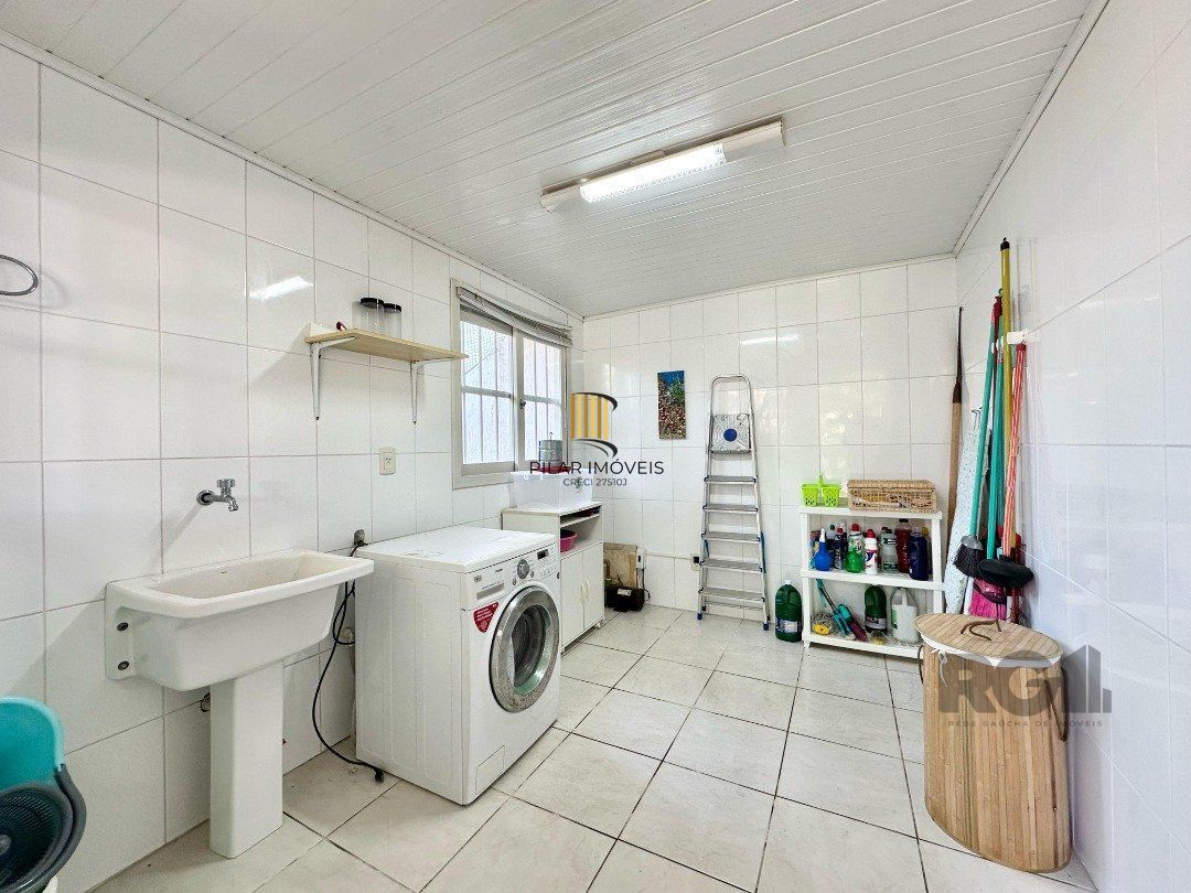 Casa 3 dormitórios no bairro Atlântida