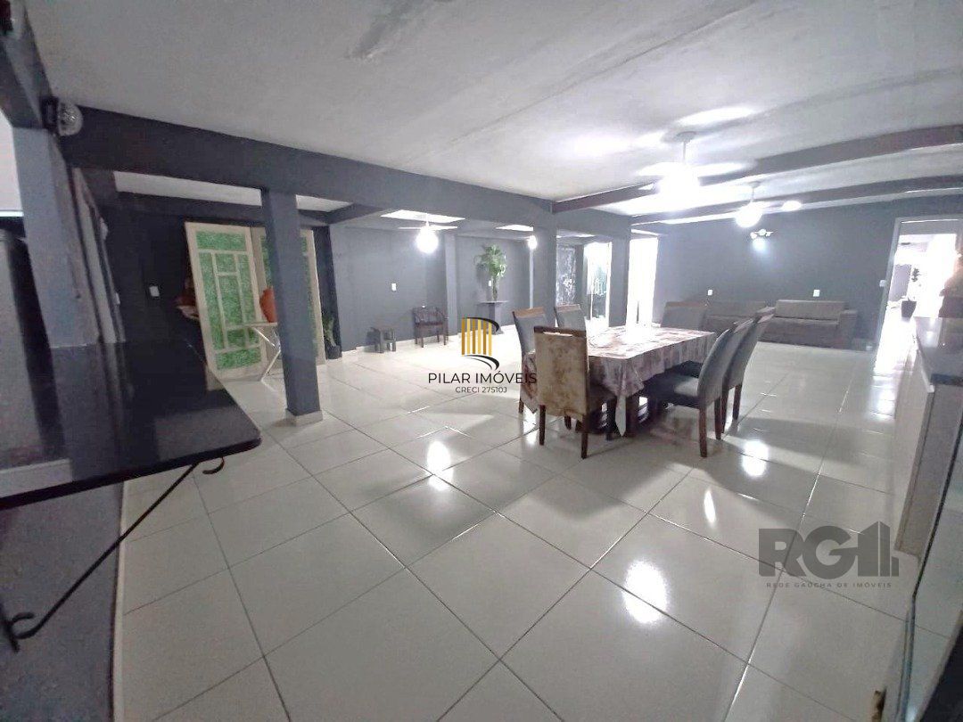 Casa 4 dormitórios no bairro Navegantes
