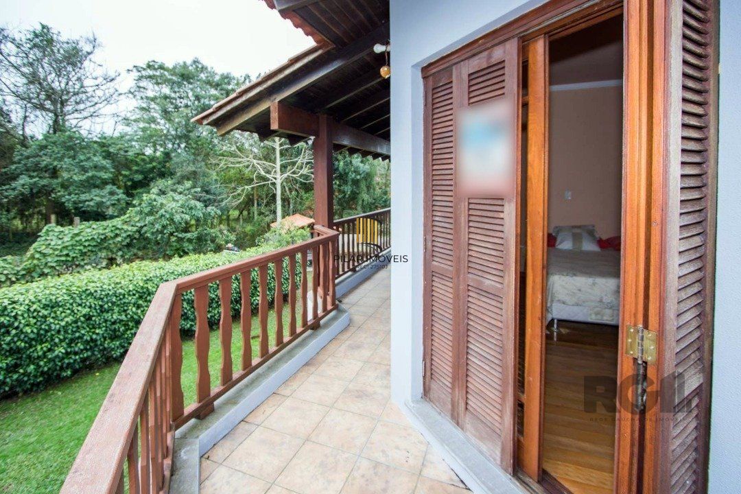 Sobrado com 6 suites, lareira, lavabo, pátio - Bairro Belém Velho