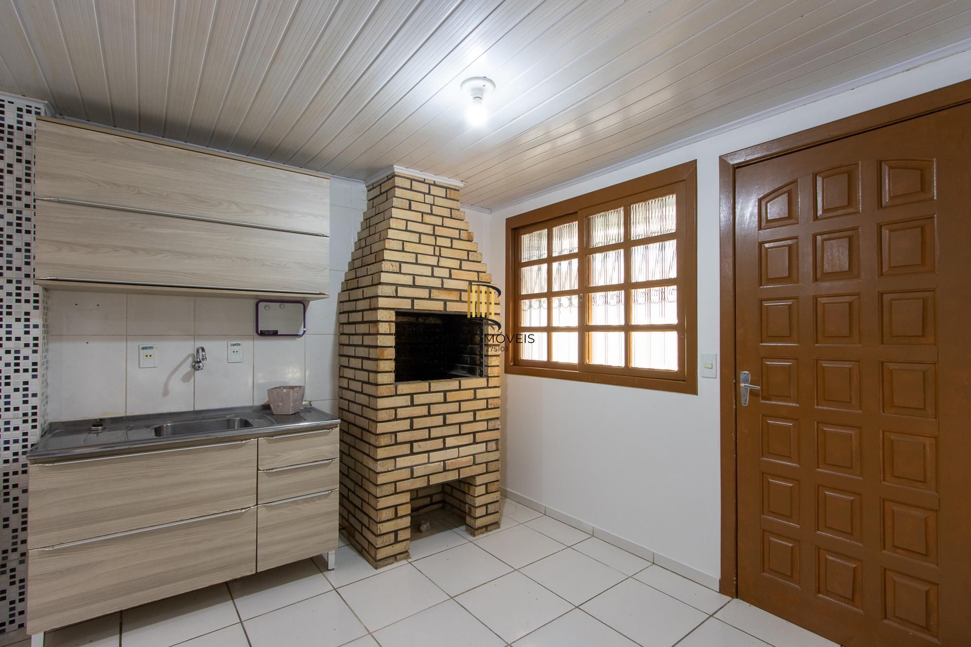 Casa de condomínio, 3 dormitórios, 1 suíte, 1 vaga coberta, no bairro Cristal.