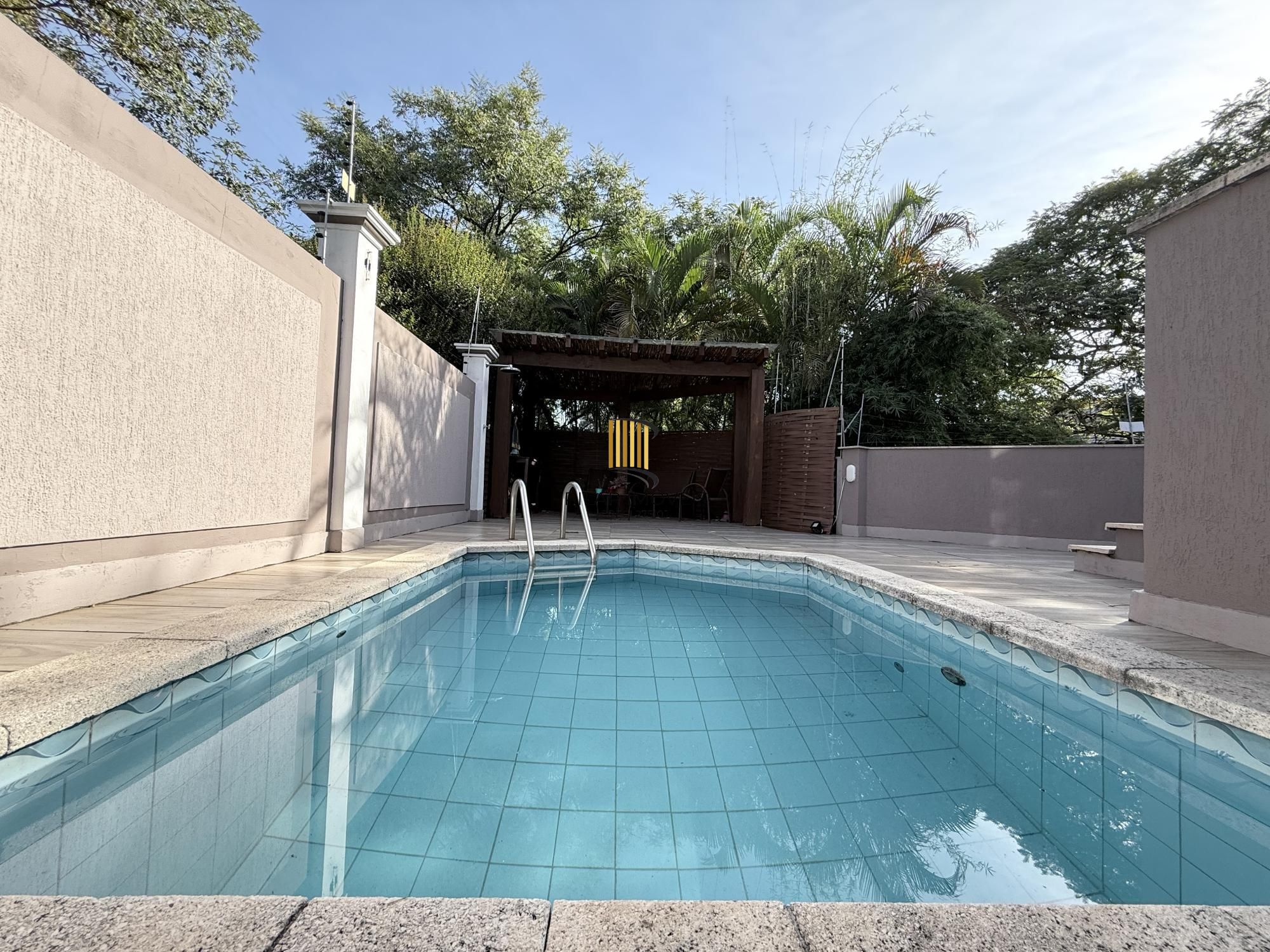 Casa 5 dormitórios no bairro Chácara das Pedras