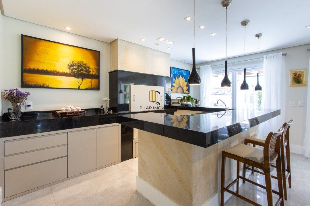 Excelente residência no Condomínio Terra Ville com aproximadamente 474,74m² privativos.