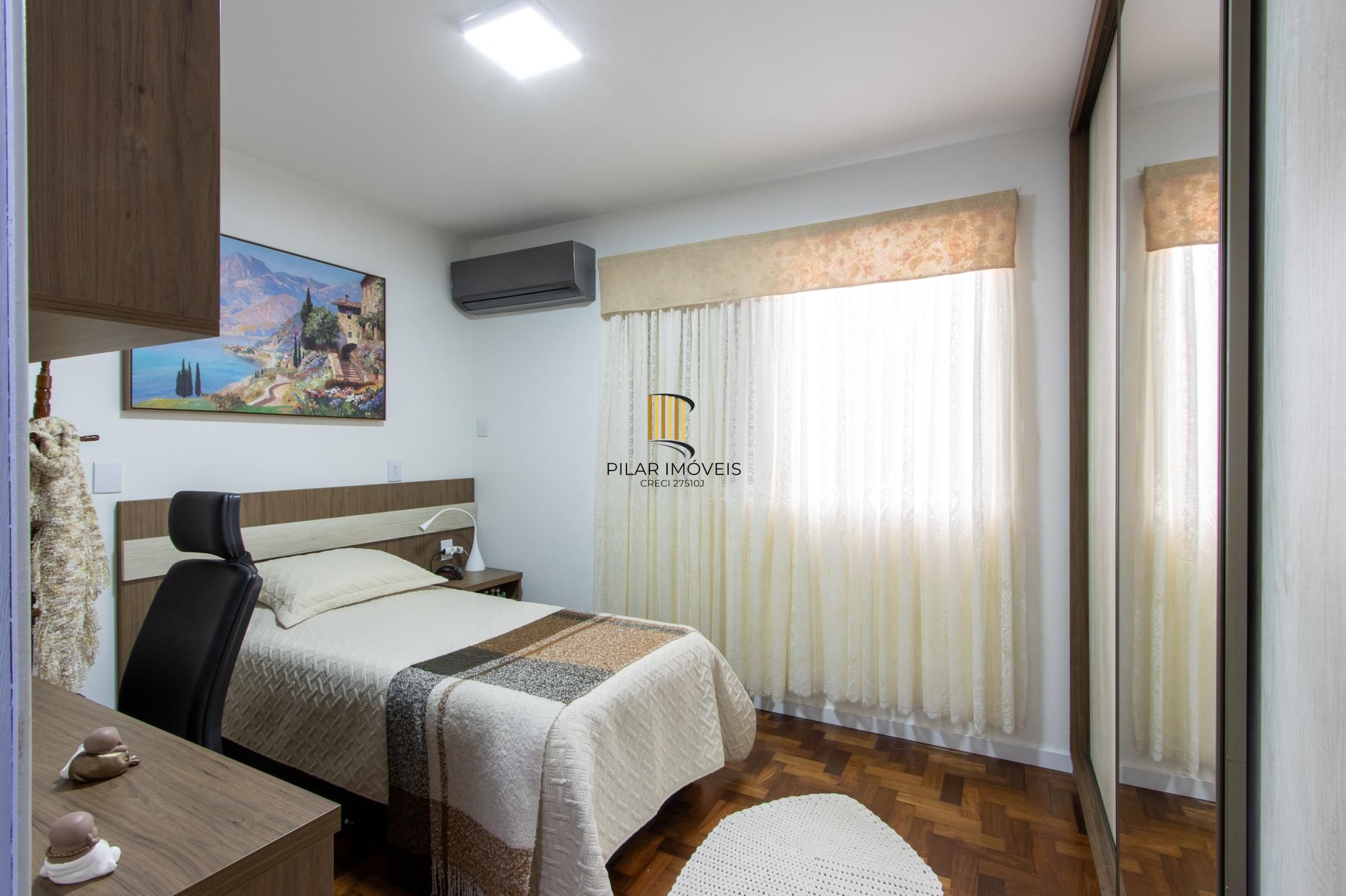 Casa TODA Reformada à Venda  – Mobiliada