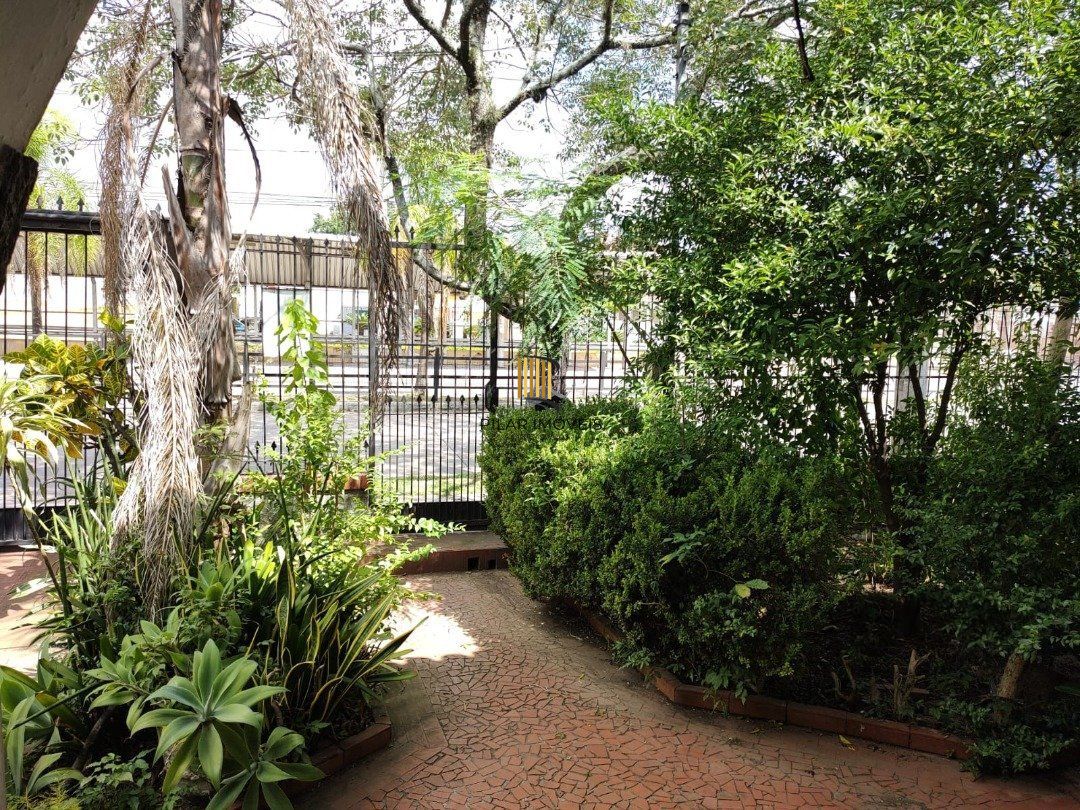 Casa comercial térrea na Av. Aparício Borges - bairro Teresópolis