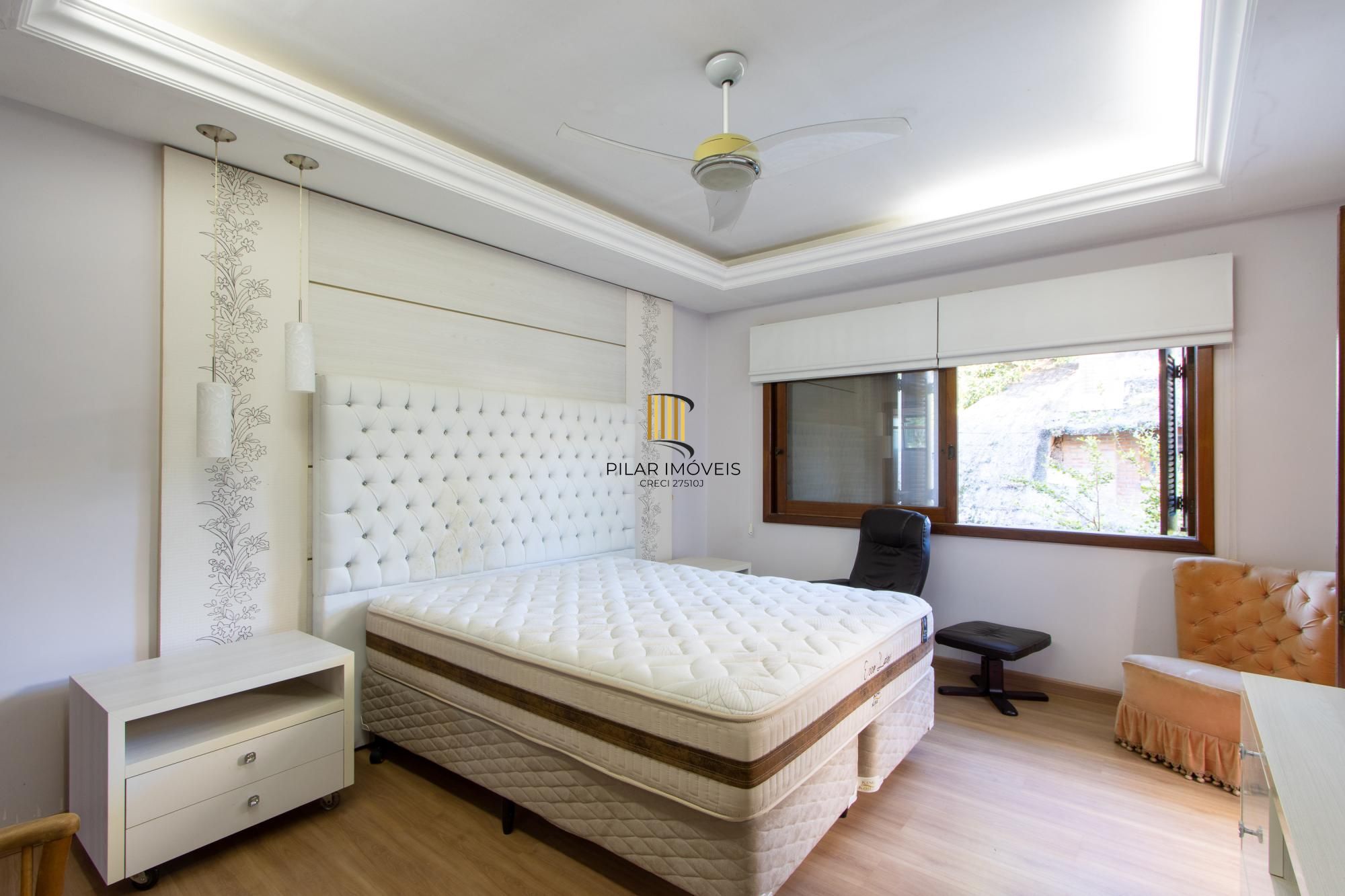 Excelente Casa em Condominio Fechado com 440,60m Dormitórios, sendo 2 Suítess