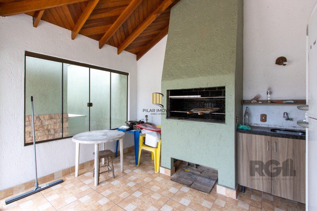 Casa 6 dormitórios no bairro Tristeza