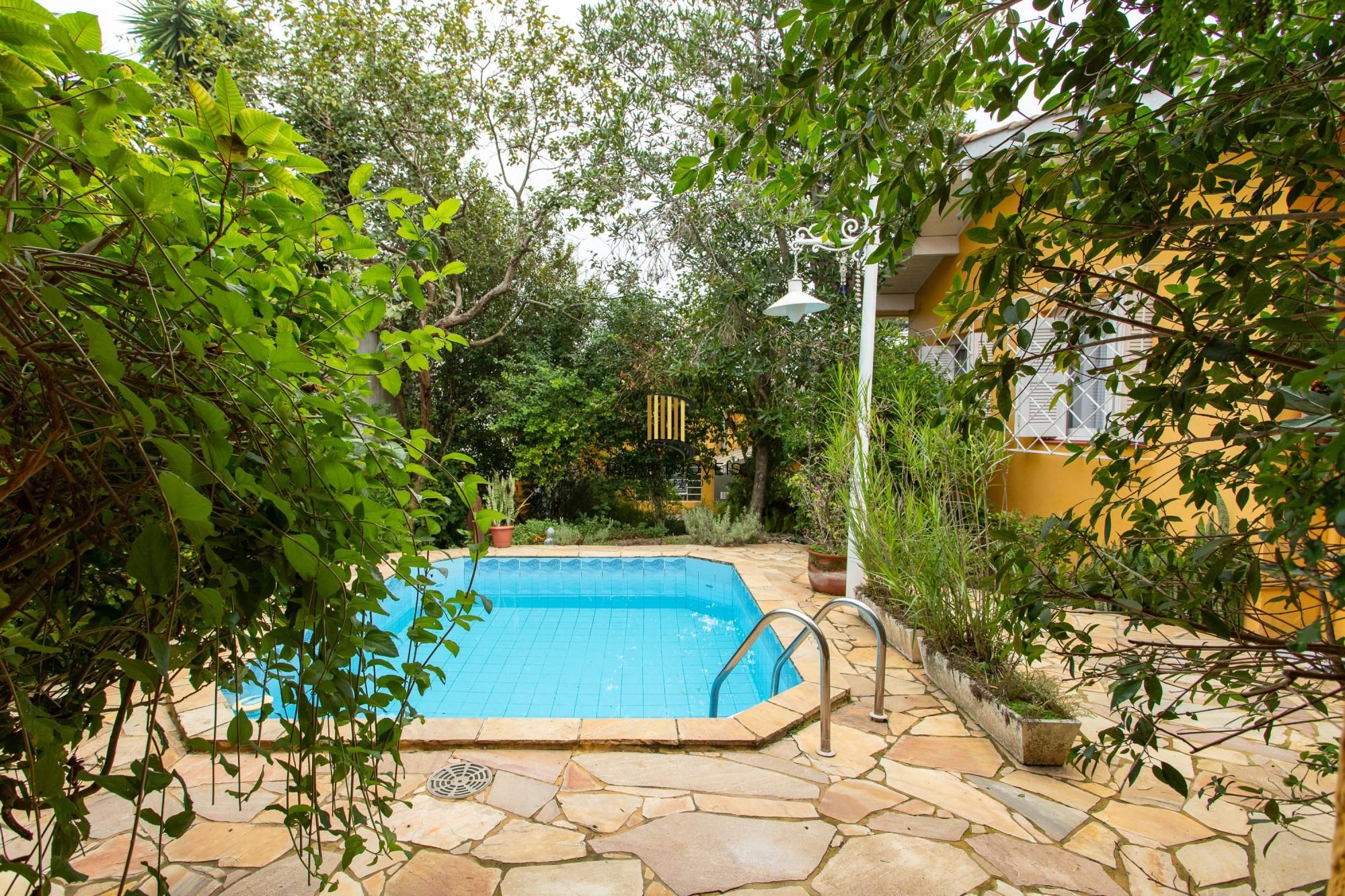 Casa 5 dormitórios no bairro Vila Assunção