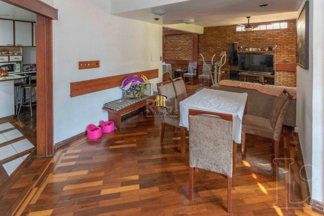 Casa para Venda - 349m², 4 dormitórios, sendo 1 suites, 3 vagas - Tristeza