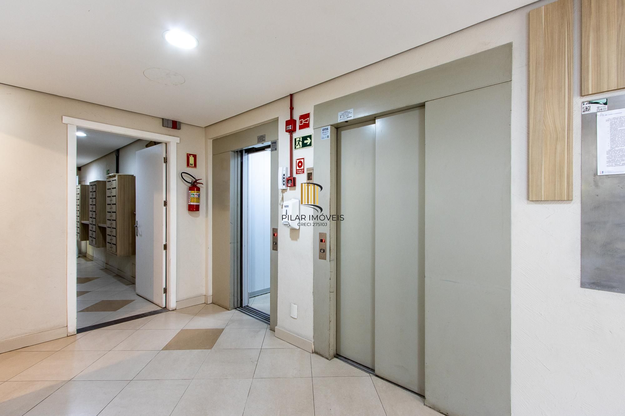 Apartamento com 2 dormitórios no bairro Cavalhada