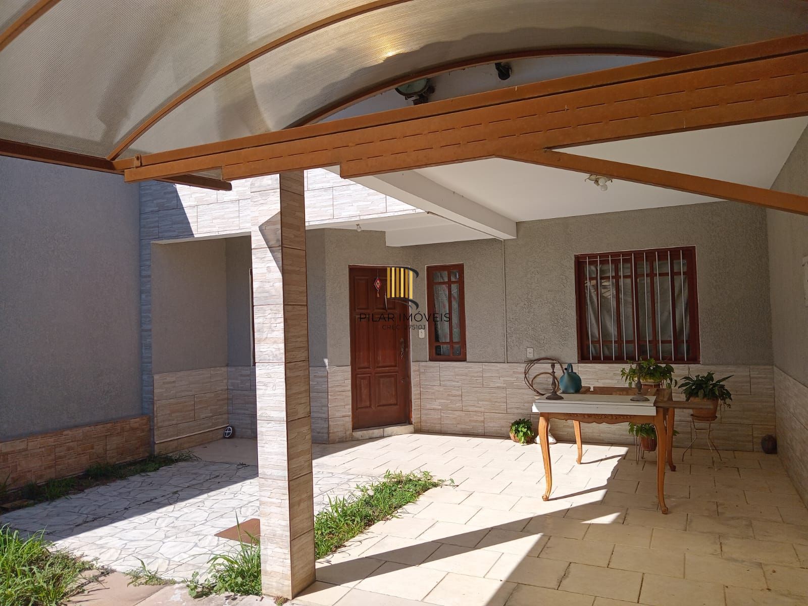 Excelente oportunidade de adquirir um sobrado no charmoso bairro Guarujá