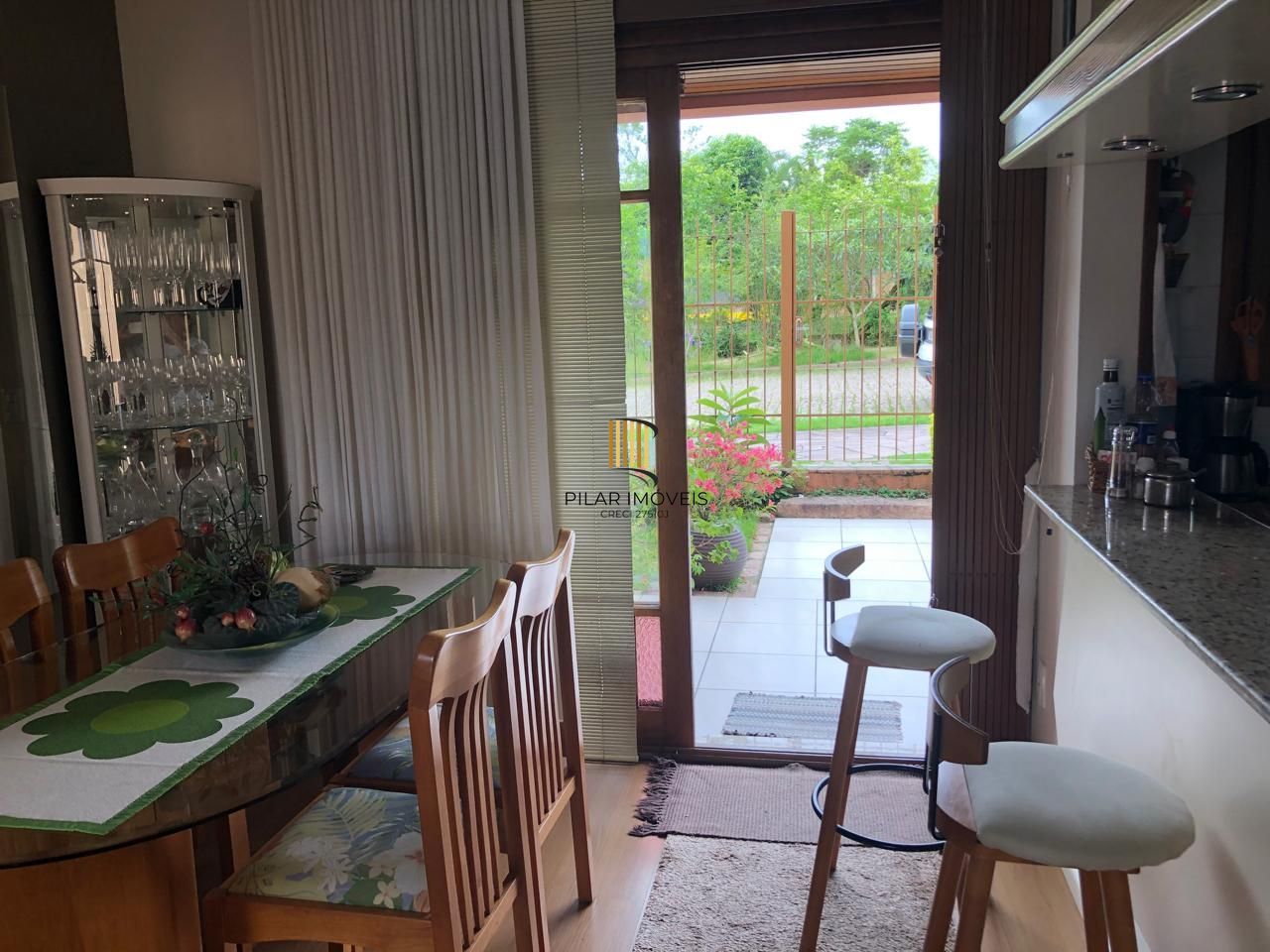 Casa de condomínio, 3 quartos, 1 suíte, 1 vaga coberta, no bairro Espirito Santo.