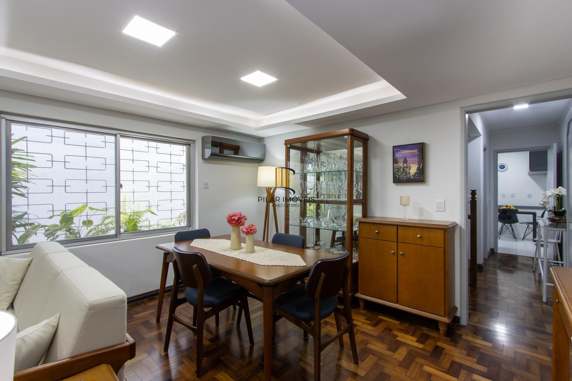 Casa TODA Reformada à Venda  – Mobiliada