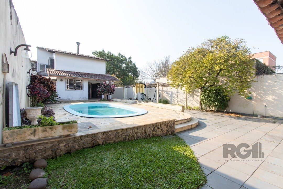 Casa para Venda - 72.6m², 4 dormitórios, sendo 1 suites, 6 vagas - Camaquã