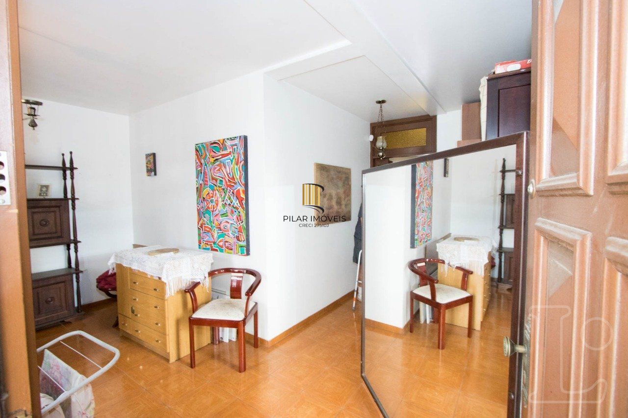 Casa para Venda - 150m², 4 dormitórios, sendo 1 suites, 5 vagas - Teresópolis