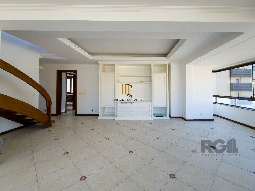 Cobertura com 222m² privativos, 3 quartos, 1 suite, lareira, piscina, 2 vagas no Bairro Rio Branco
