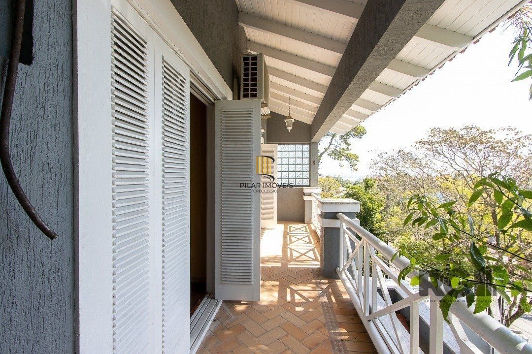 BELO SOBRADO, 3 QUARTOS, 1 SUITE, PISCINA, 320m² PRIVATIVOS - TRISTEZA
