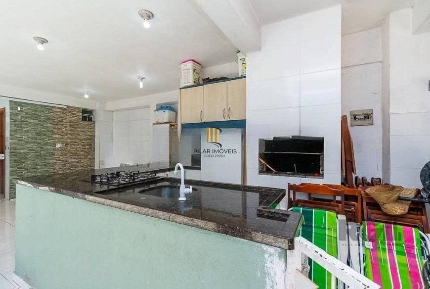 Casa 3 dormitórios no bairro Azenha
