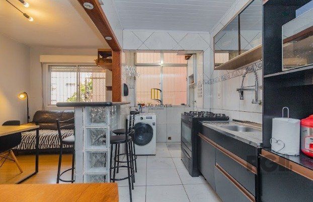 APARTAMENTO REFORMADO DE 02 DORMITÓRIOS PERTO DE SUPERMERCADOS, ONIBUS E FARMACIAS