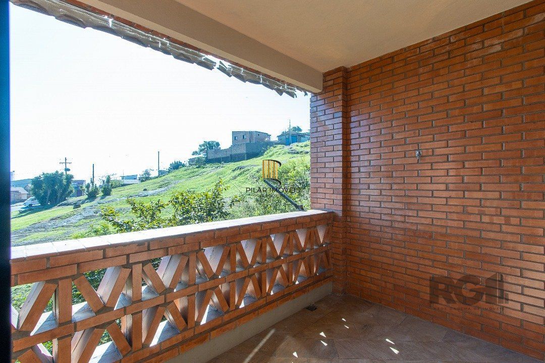 Excelente casa de 3 andares em condomínio fechado