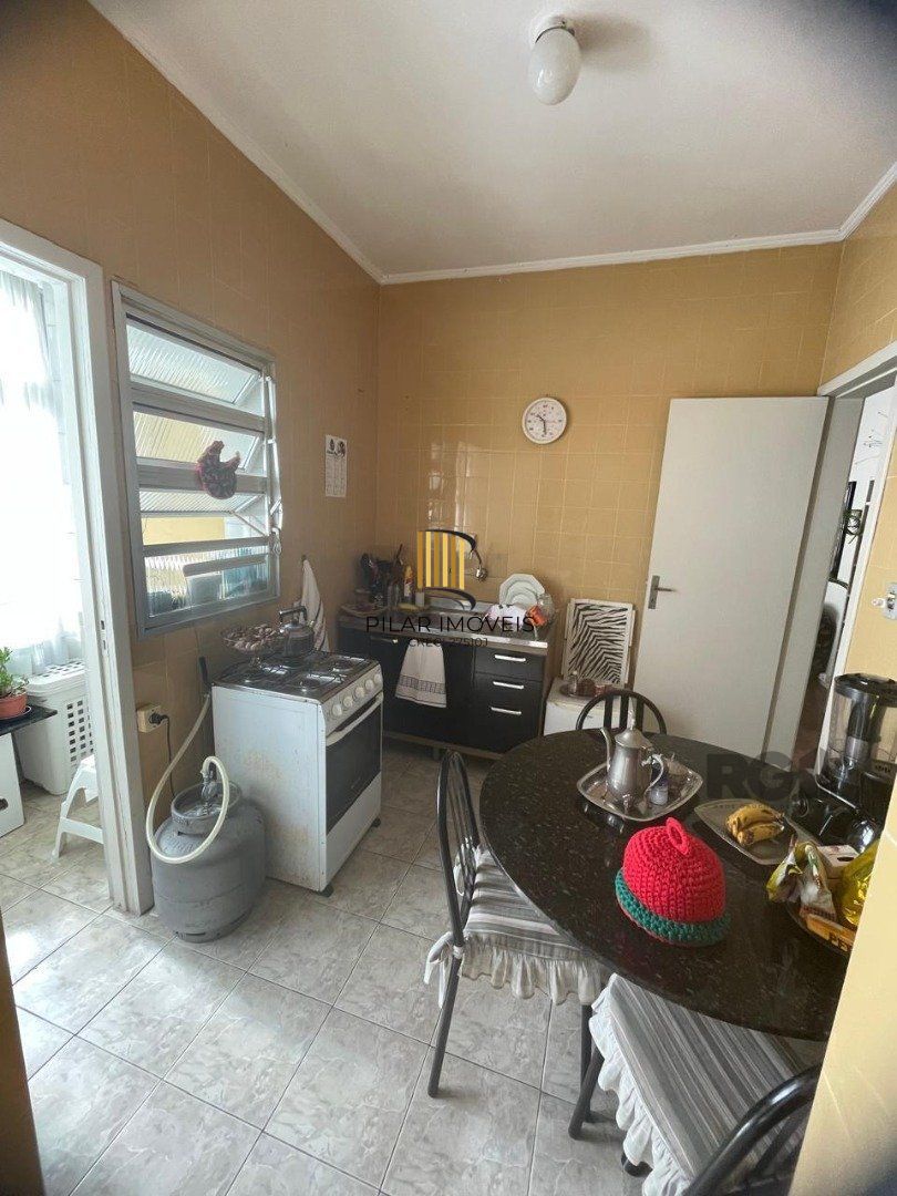 Apartamento no Petrópolis de 1 dormitório desocupado