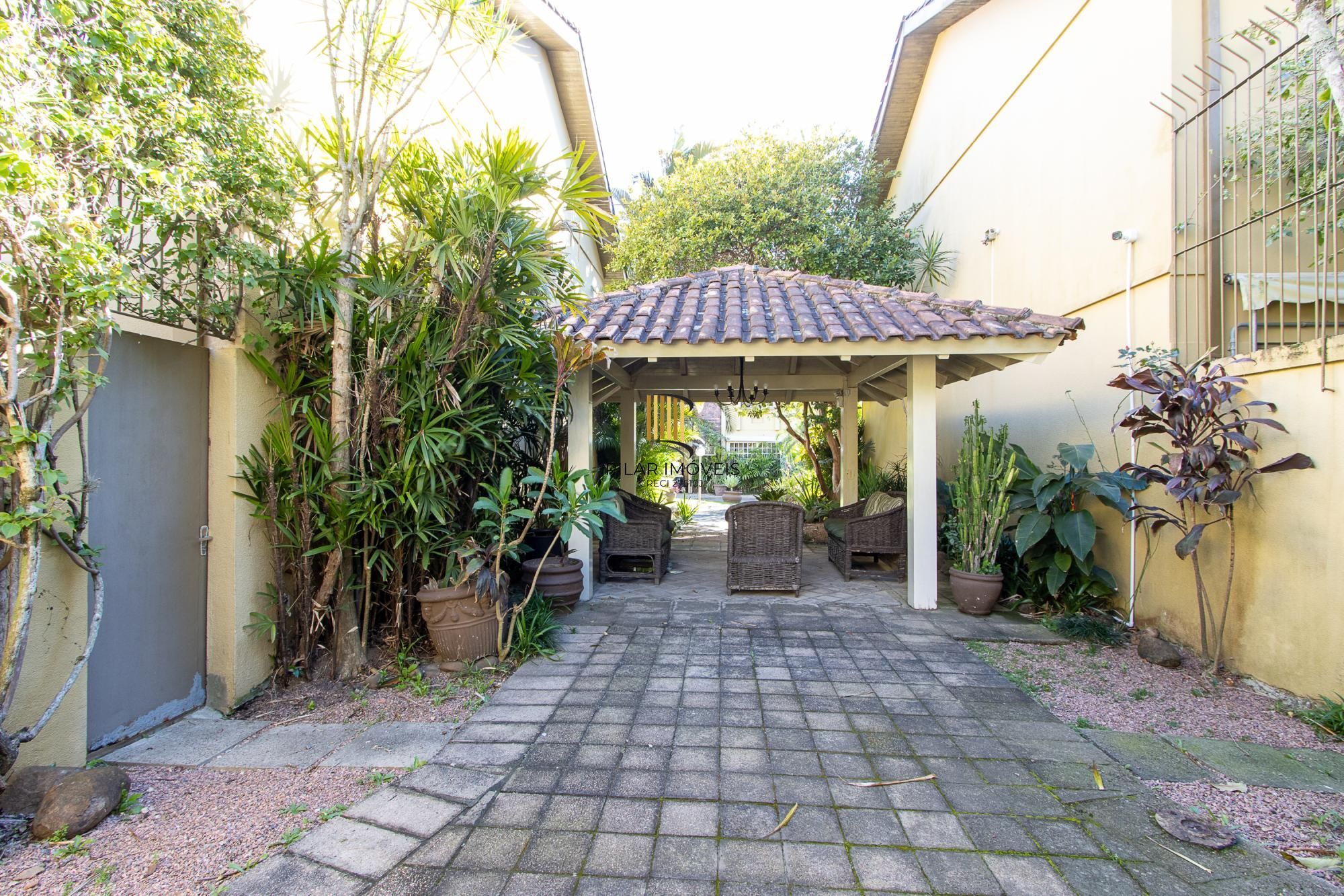 Casa condomínio, no bairro Tristeza, 175,17m² área privativa,03 dormitórios 01 suíte e 02 vagas!