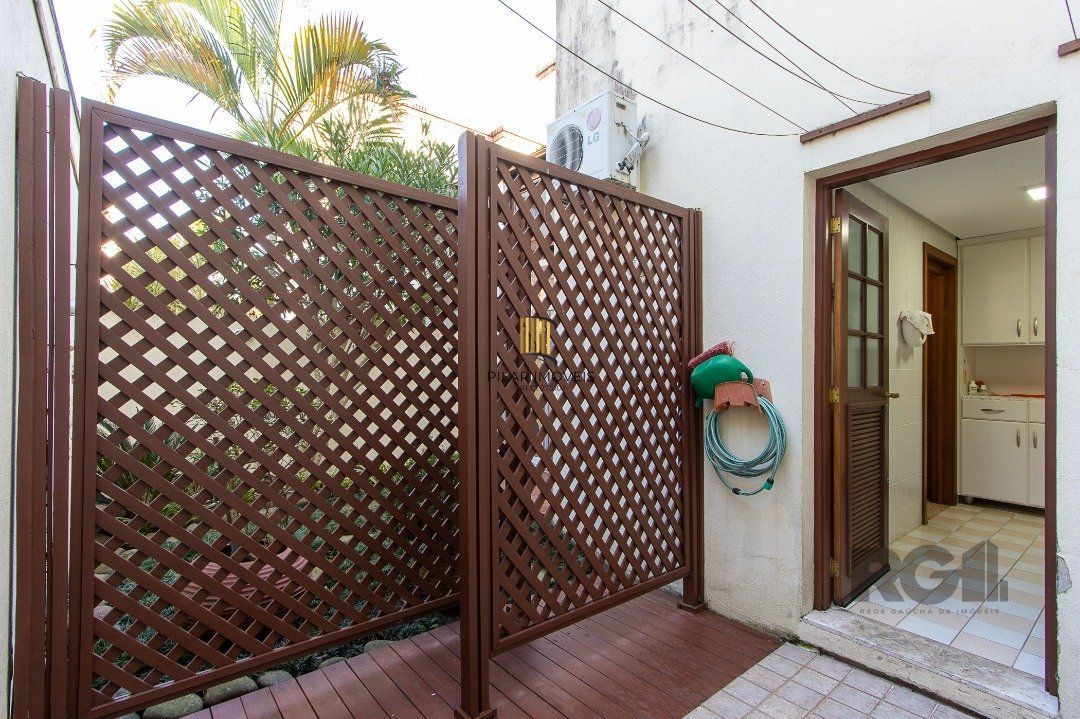 Casa de Condomínio 4 dormitórios no bairro Tristeza