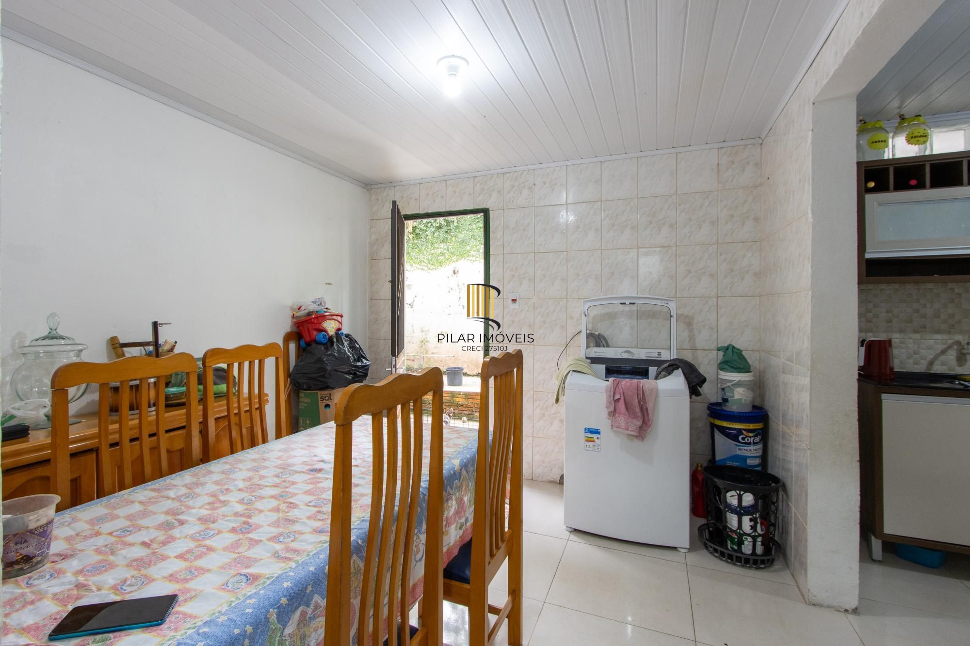 Casa ampla de 2 pavimentos com 4 dormitórios, 1 suite e 4 vagas no bairro Santa Tereza!