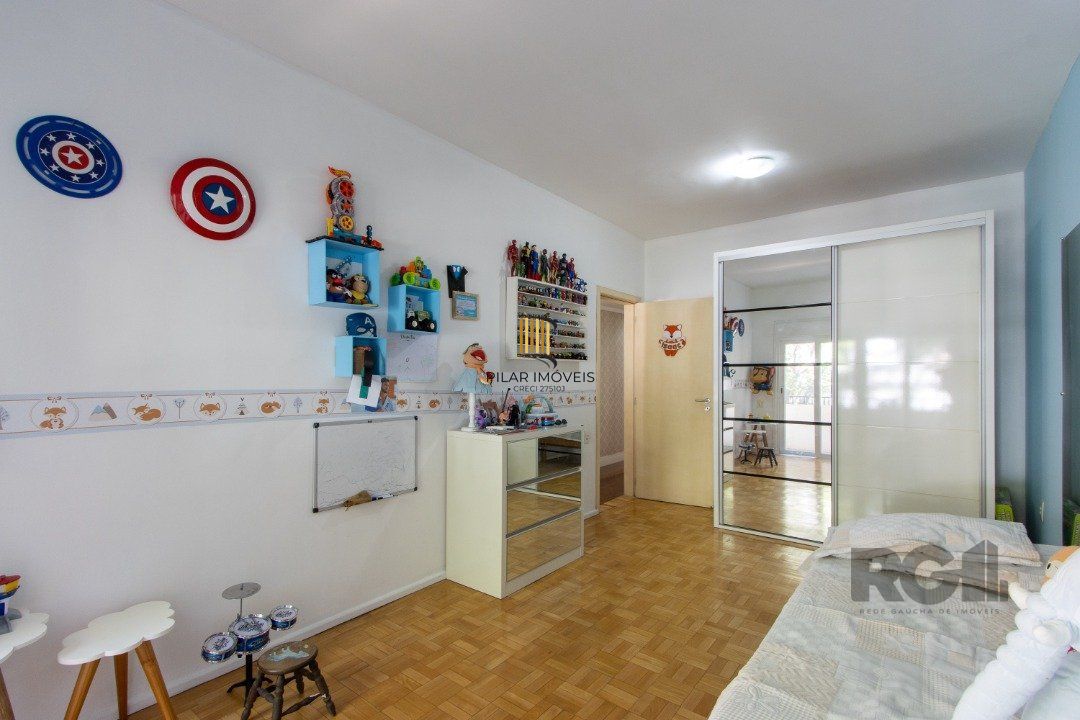 Apartamento de  186,66m2, 4 dormitórios, 1 suíte, 3 banheiros, 4 vagas,no bairro Rio Branco.