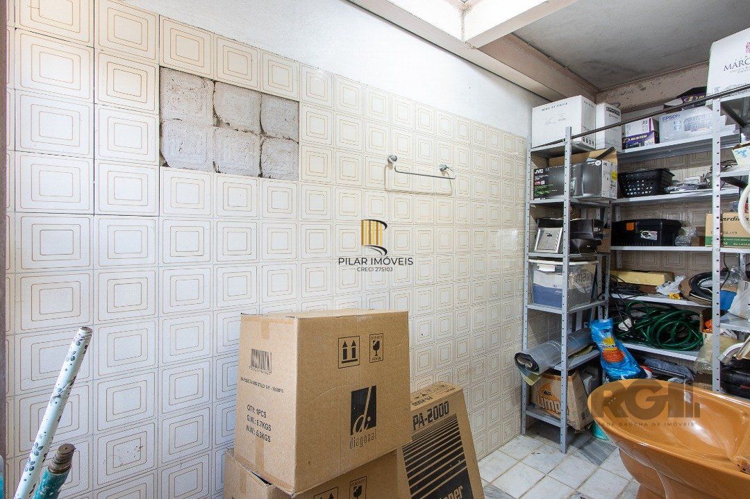 Casa 4 dormitórios no bairro Azenha