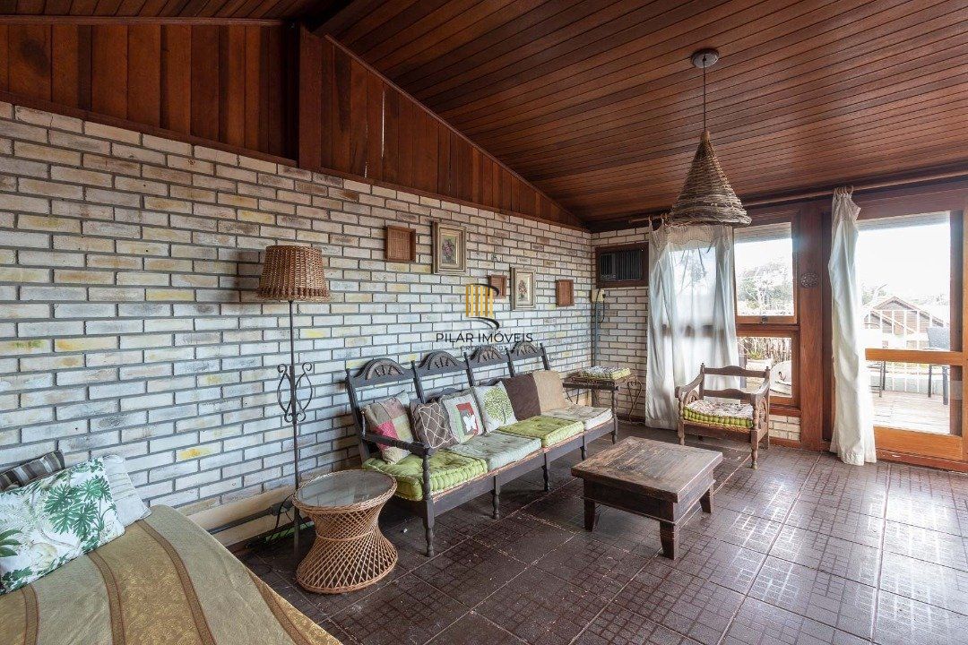 Casa para Venda com 3 dormitórios, sendo 1 suites e 4 vagas no bairro Ipanema