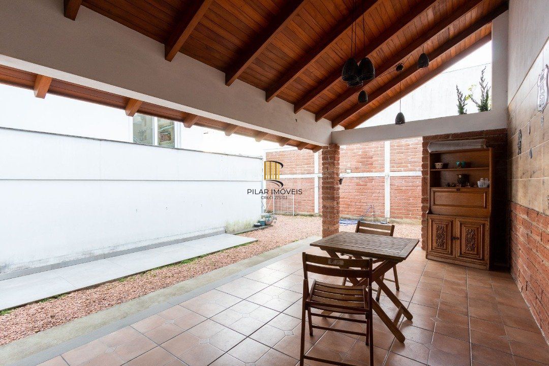 Casa para Venda - 377m², 4 dormitórios, sendo 3 suites, 3 vagas - Guarujá