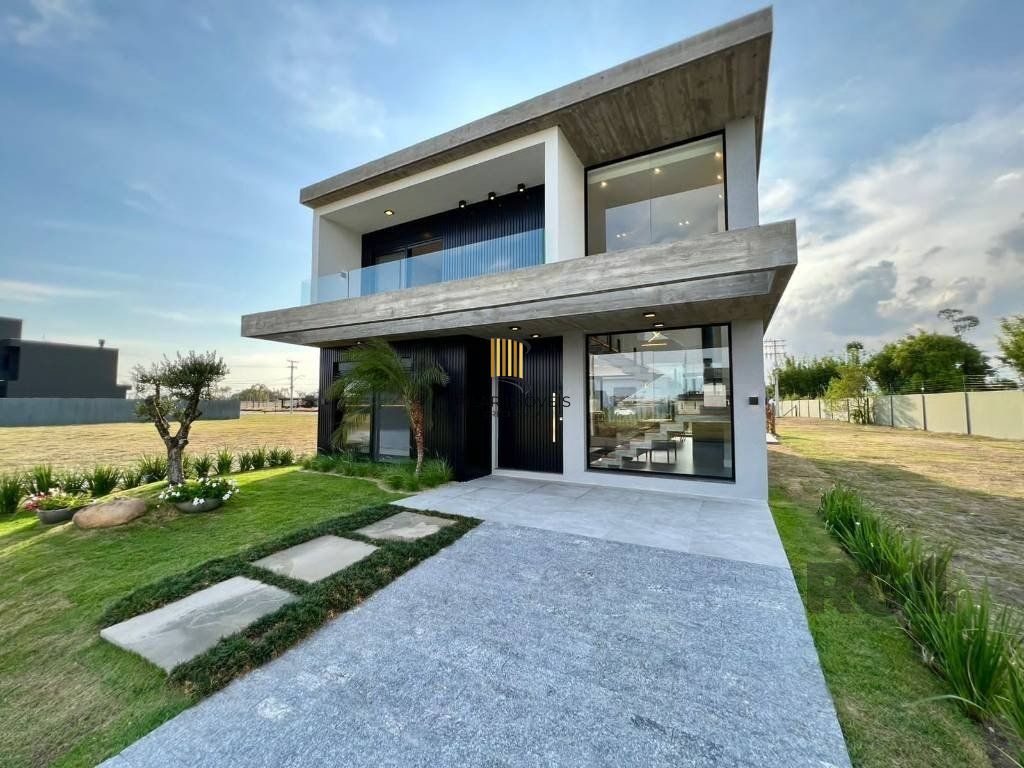 Casa de Condomínio 4 dormitórios no bairro Centro