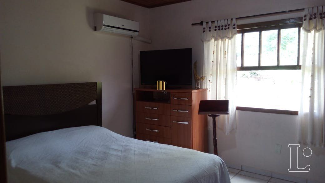 Casa para Venda - 223.57m², 2 dormitórios, 3 vagas - Centro