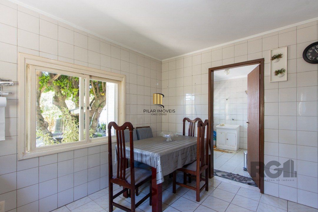 Casa 4 dormitórios no bairro Hípica