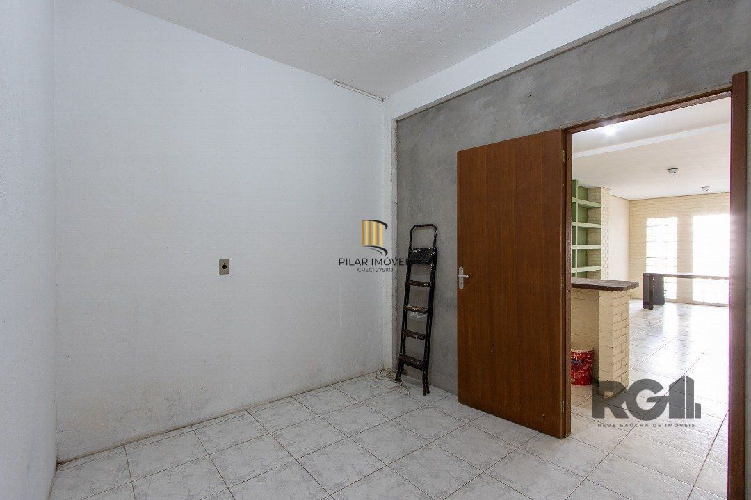 Casa de alvenaria, excelente ponto comercial.