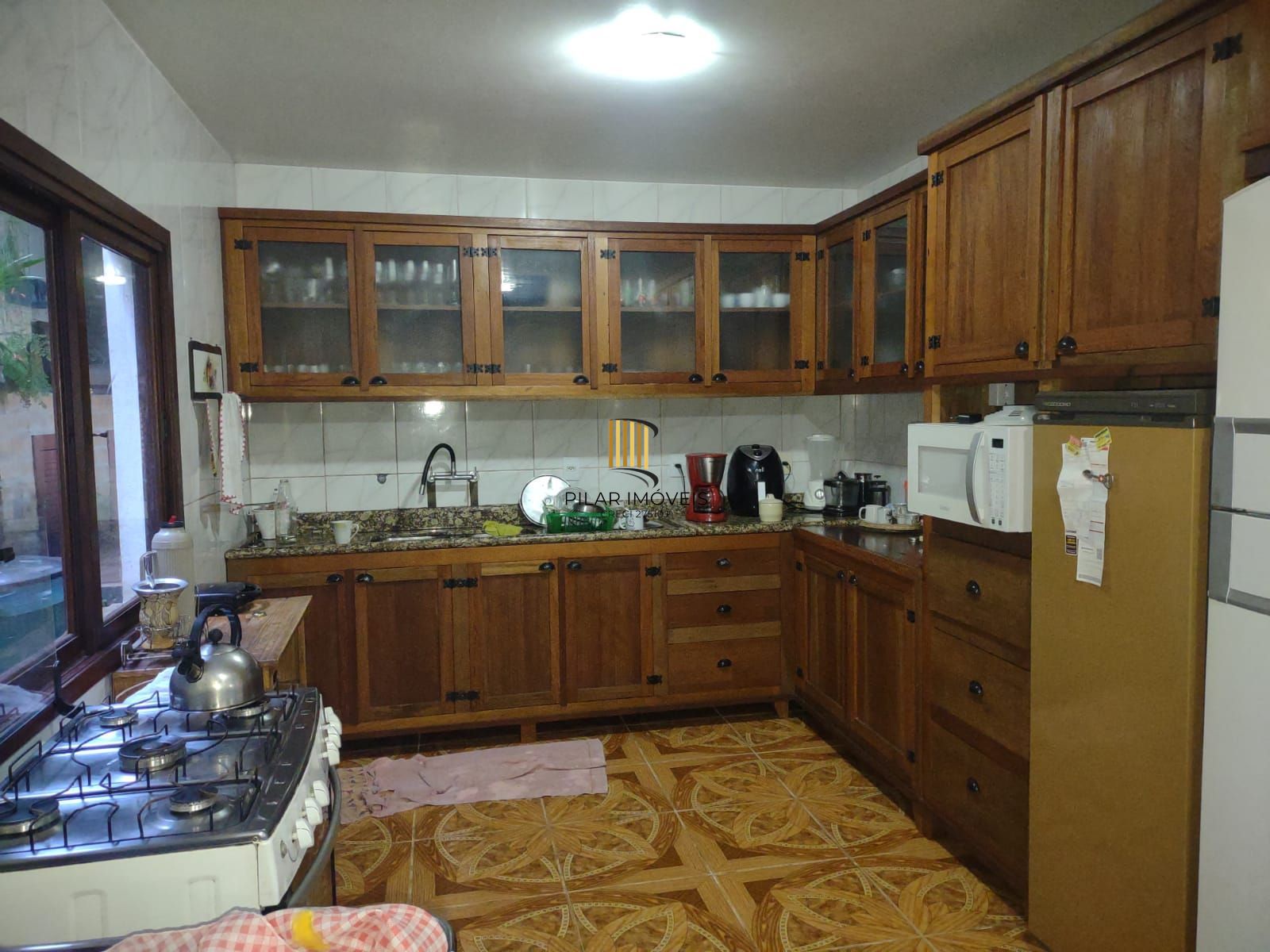 Casa com 4 quartos, suíte, piscina, lareira, churrasqueira em um terreno de 616m².