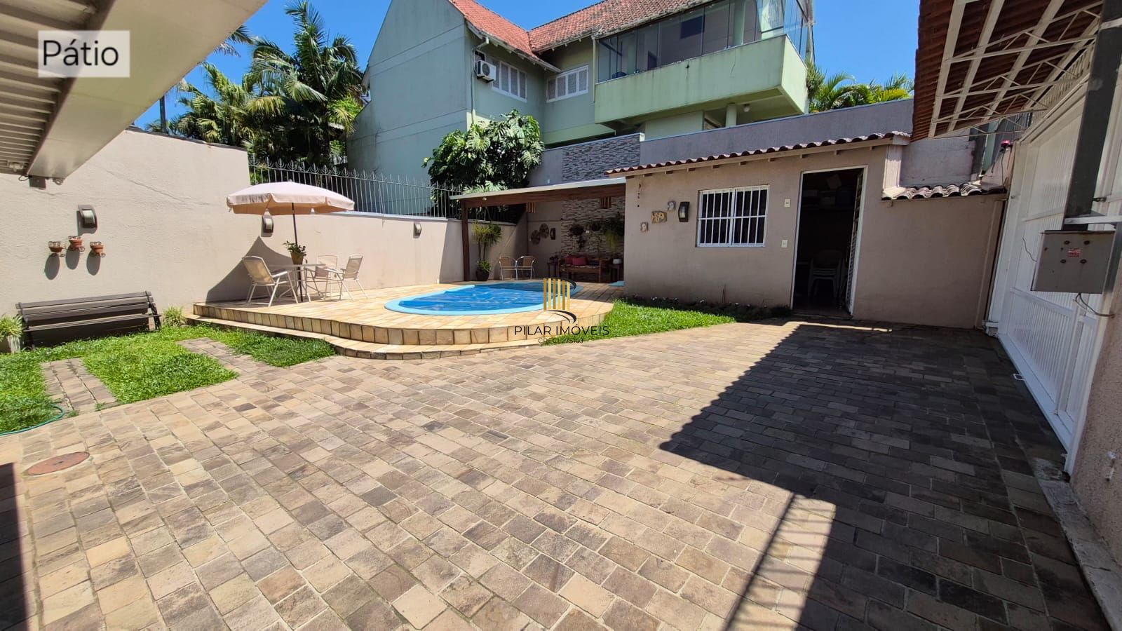 Excelente casa de 4 dormitórios, 1 suíte e 2 vagas em Novo Hamburgo.