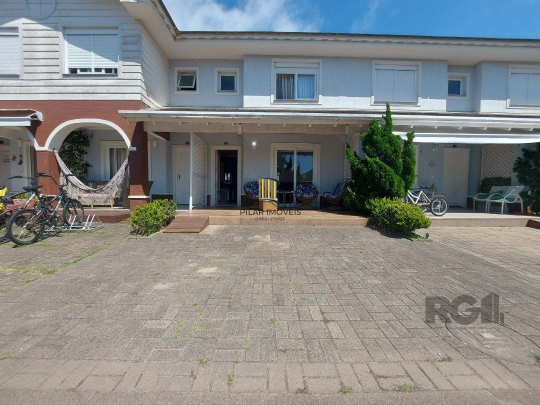 Casa em Condomínio Fechado com 3 quartos e 150m² privativos