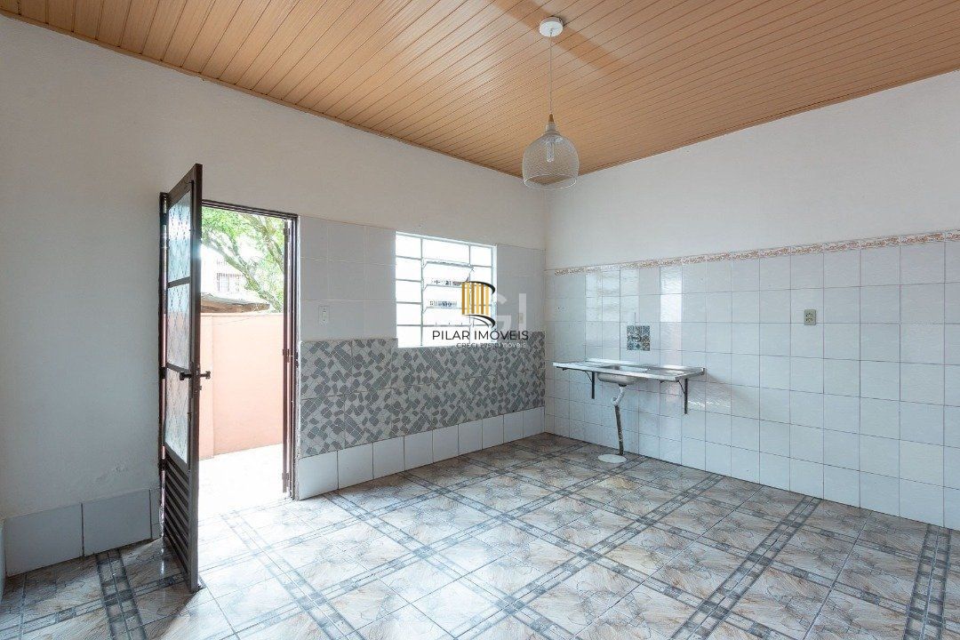 Casa para Venda - 50m², 2 dormitórios, 1 vaga - Cavalhada