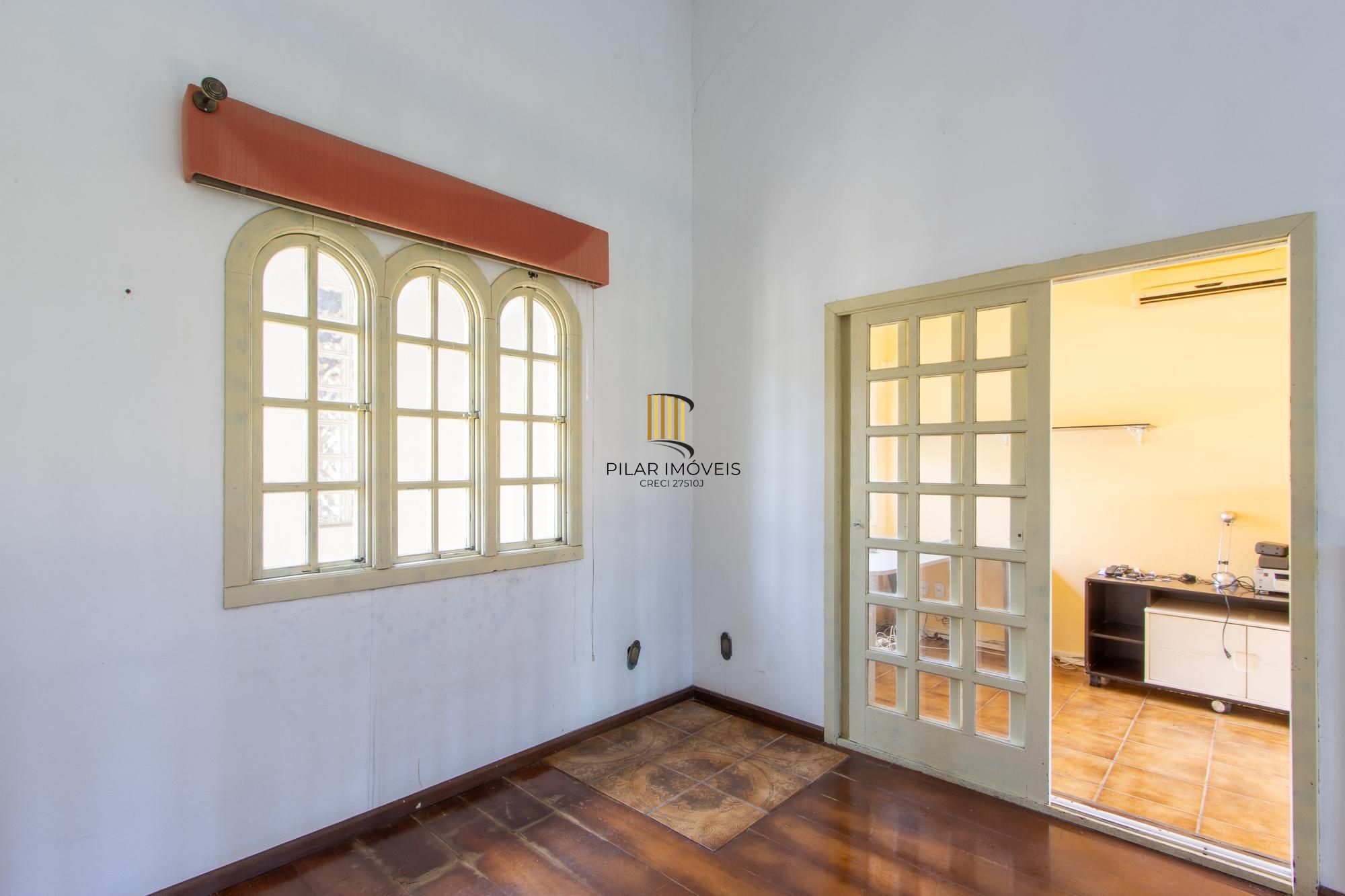 Casa Residencial à Venda no Bairro Guarujá, Porto Alegre, RS