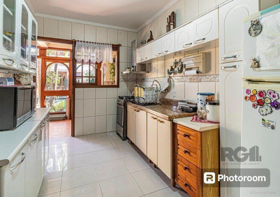 Casa 6 dormitórios no bairro Ipanema