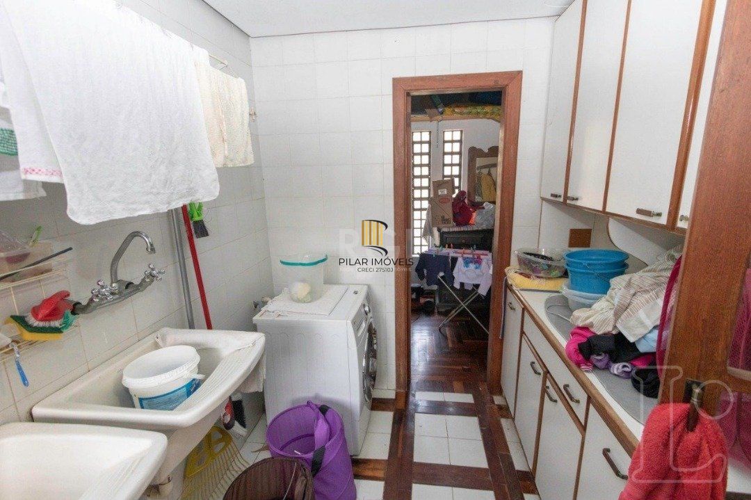Casa para Venda - 349m², 4 dormitórios, sendo 1 suites, 3 vagas - Tristeza